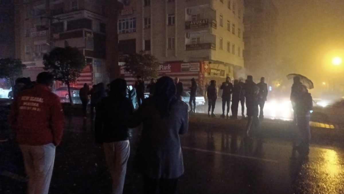 Urfa'da depremzedeler hastanelere akın ediyor