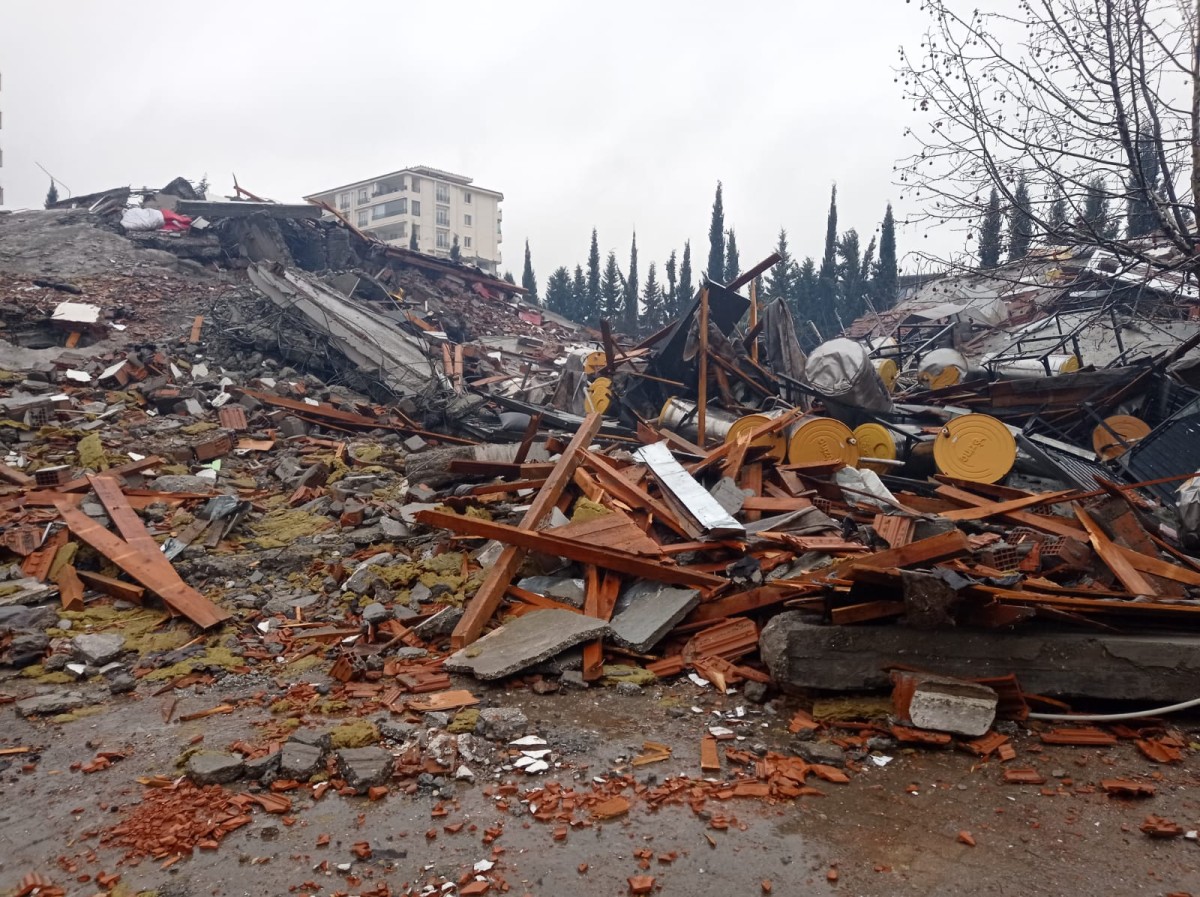 Bakan Nebati'nin eşi Özlem Nebati, Şanlıurfa'da depremzedeleri ziyaret etti