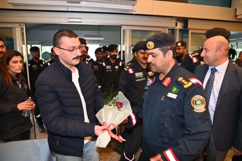 Suudi Arabistan arama kurtarma ekibi Şanlıurfa’dan çiçeklerle uğurlandı