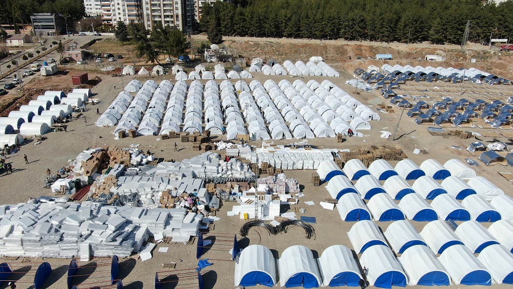 Adıyaman'da konteyner ve çadır alanlarının hazırlamasına Şanlıurfa'dan gelen ekipler destek veriyor