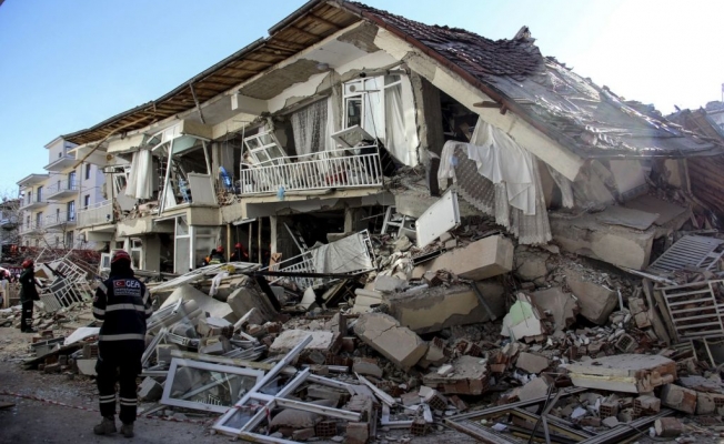 Depremde ölü sayısının açıklanan resmi rakamların 5 katı olduğunu iddia etti.