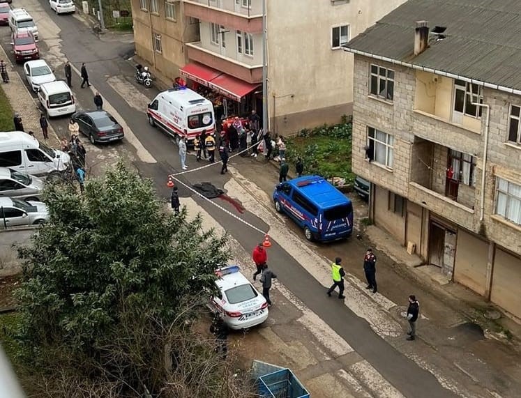 küçük çocuk kamyonetin altında can verdi