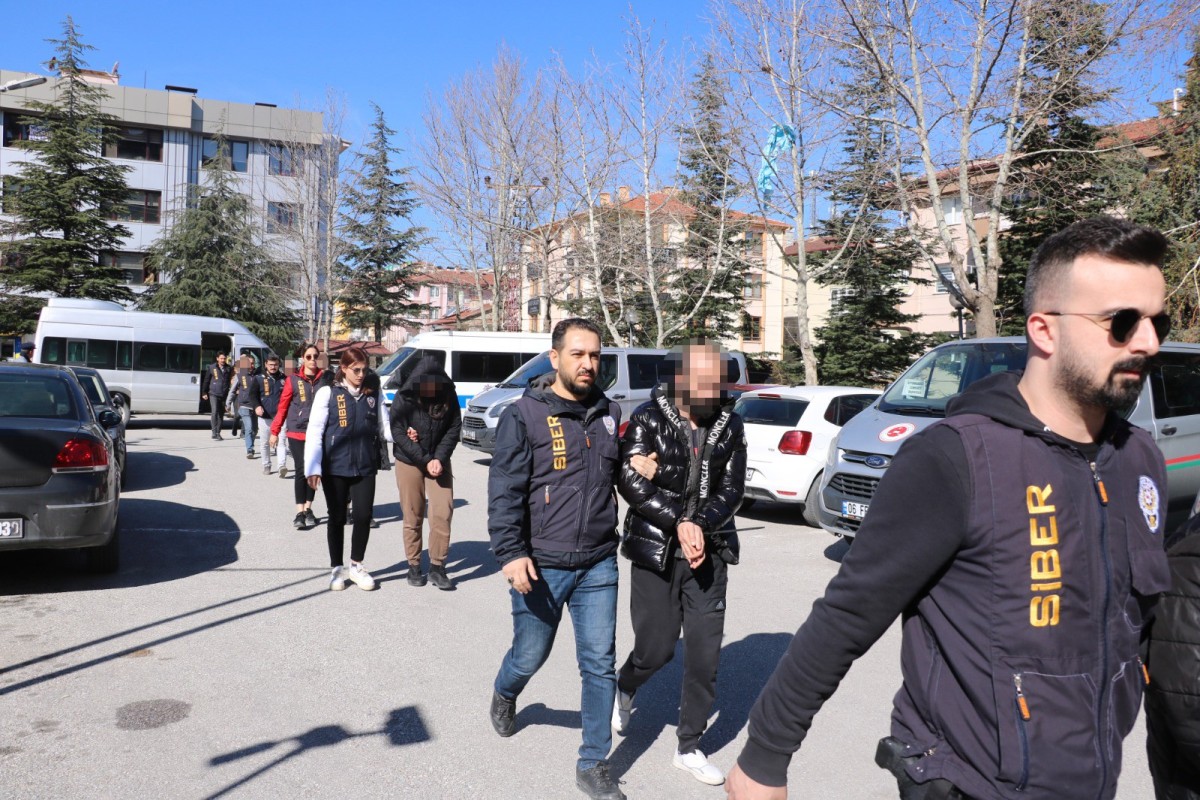  13 milyon TL dolandıran 8 kişi adliyeye sevk edildi
