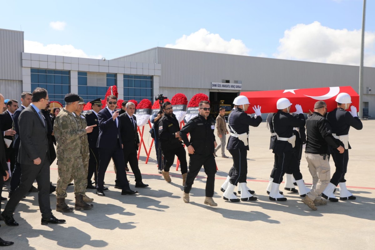 Şehit polisler melmeketlerine uğurlandı 
