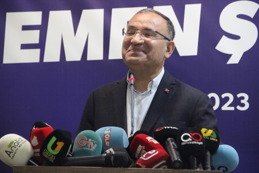 Adalet Bakanı Bozdağ, Şanlıurfa'da gazetecilerle buluştu: