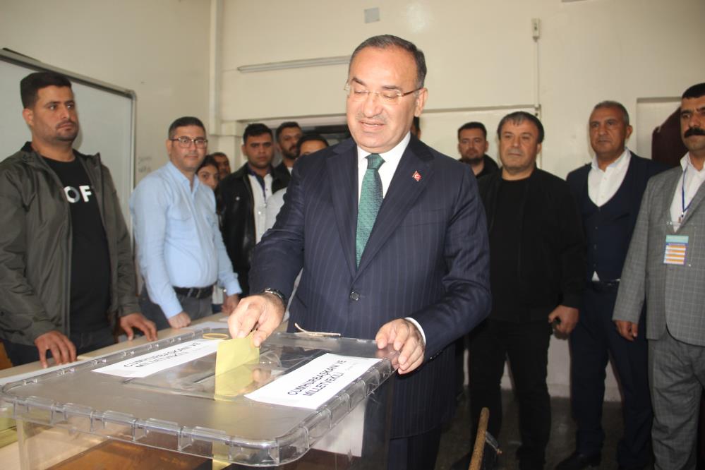 Adalet Bakanı Bozdağ, Şanlıurfa'da oyunu kullandı: