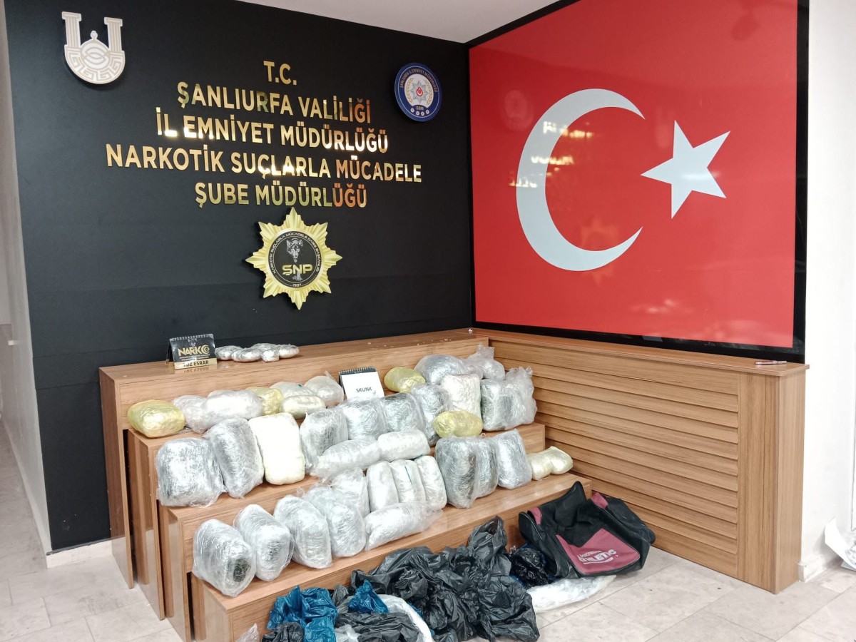 Şanlıurfa'da 45 kilo 750 gram skunk ve 2 kilo 500 gram toz esrar ele geçirildi 