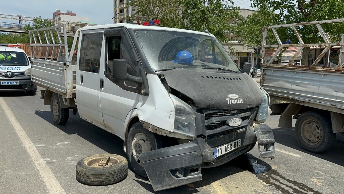 Şanlıurfa'da otomobil ile kamyonetin çarpışması sonucu 2 kişi yaralandı