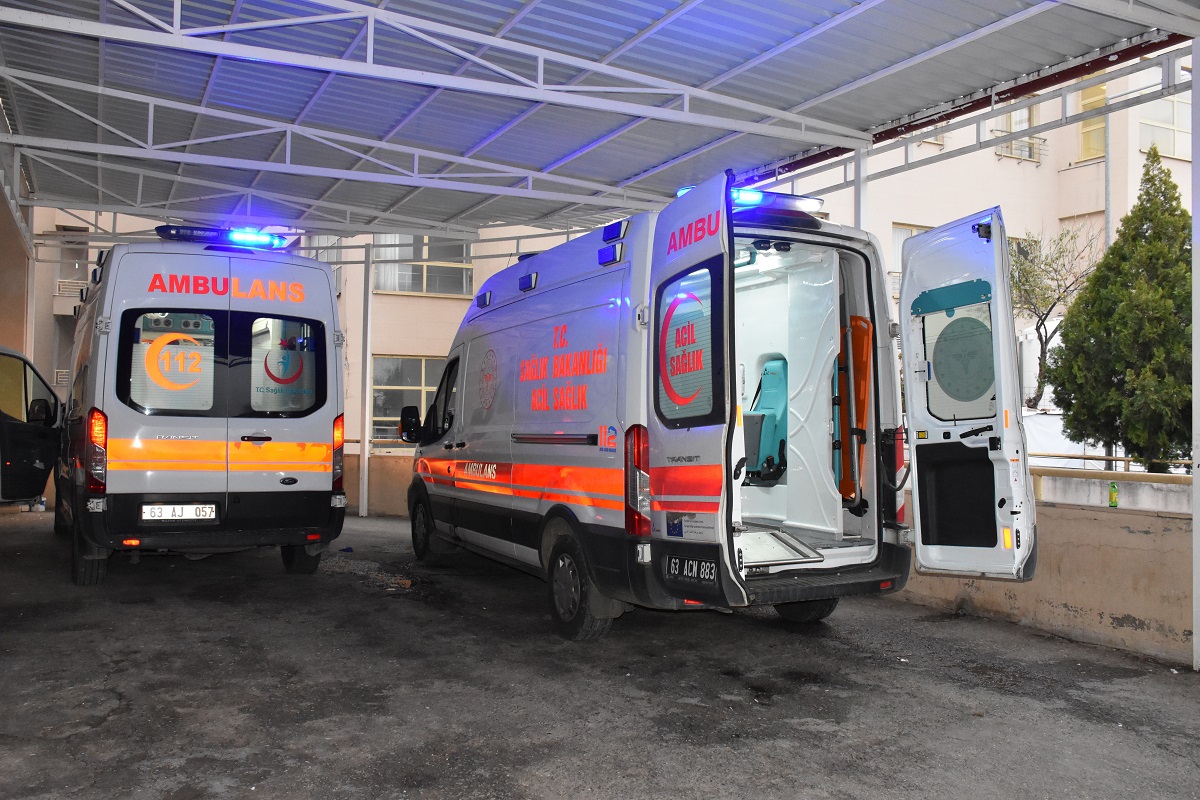 Şanlıurfa'da otomobil ile kamyon çarpıştı 6 kişi yaralandı