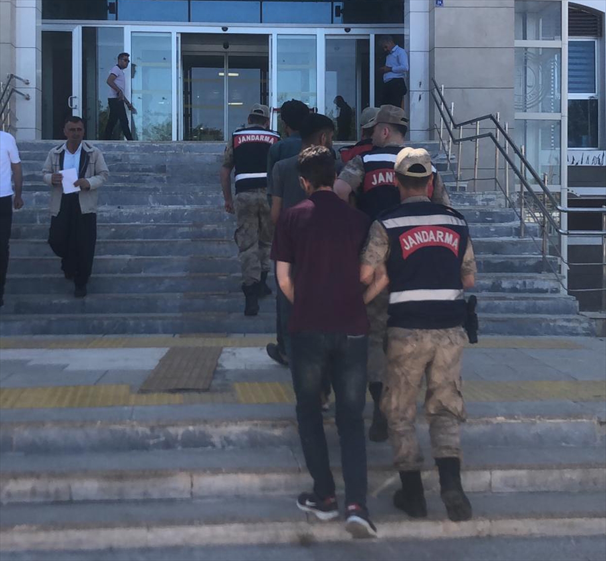 Şanlıurfa'da kablo hırsızlarına yönelik operasyonda 3 şüpheli tutuklandı
