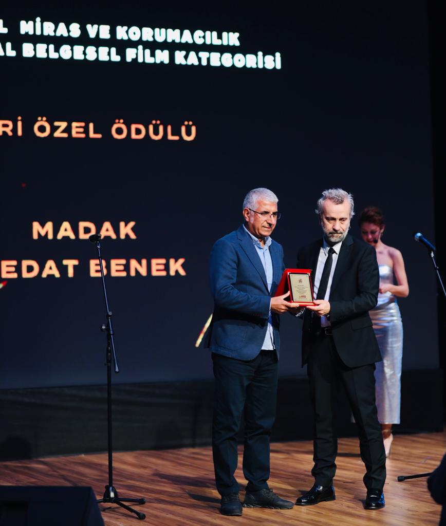 Şanlıurfa'da Prof. Dr. Sedat Benek, ″Madak″ filmiyle ödül aldı