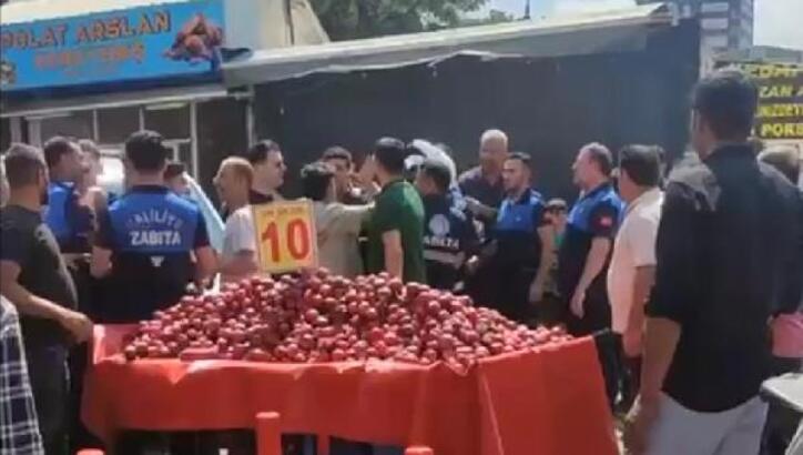 Şanlıurfa'da seyar satıcı zabıta arasındaki arbede kamerada 