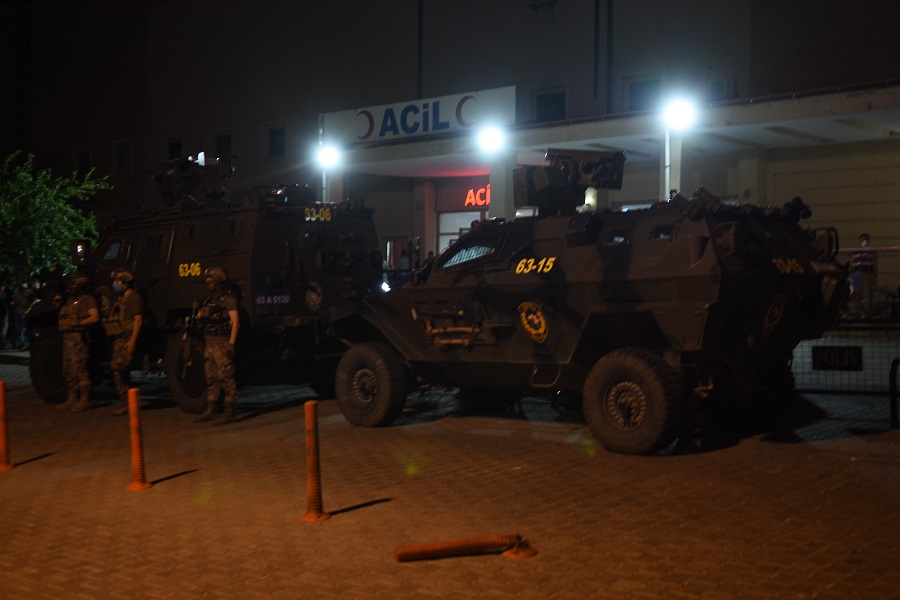 Şanlıurfa'da Yol verme tartışması kavgaya dönüştü: 8 yaralı