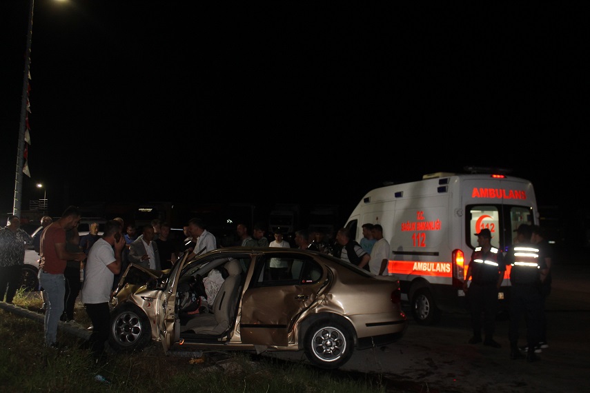 Türk ailenin olduğu otomobiller çarpıştı: 2'si çocuk 6 yaralı