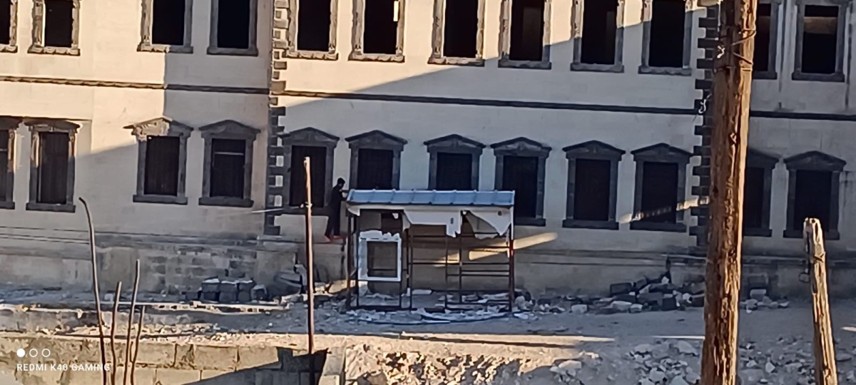 Şanlıurfa'da depremde zarar gören camiyi talan ediyorlar