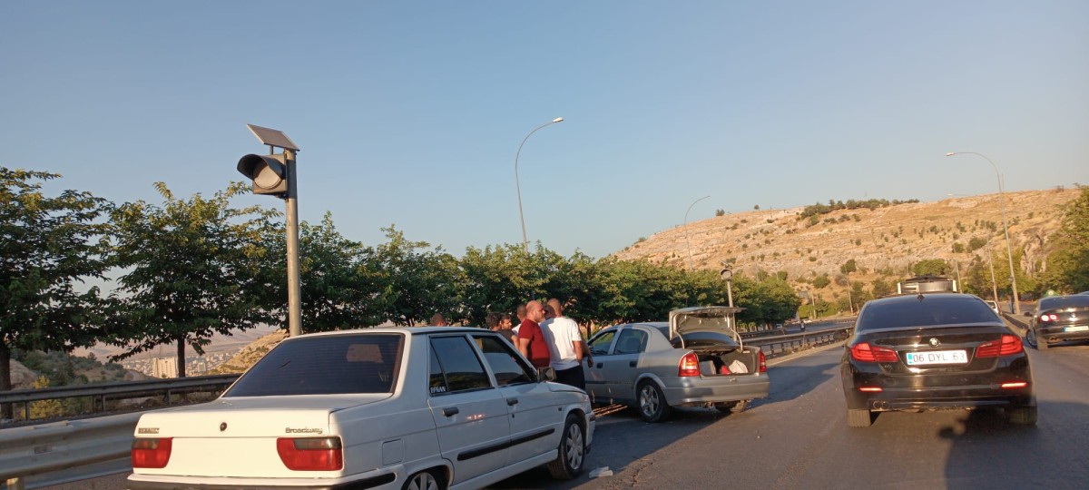 Şanlıurfa'da Maddi Hasarlı Zincirleme Trafik Kazası