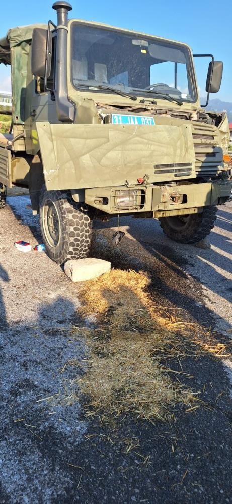 Hatay’da askeri araç tıra çarptı: 10 yaralı