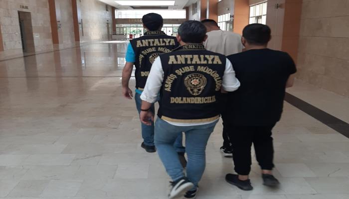 Kendilerini polis ve savcı diye tanıtıp 28 milyon liralık vurgun yaptılar
