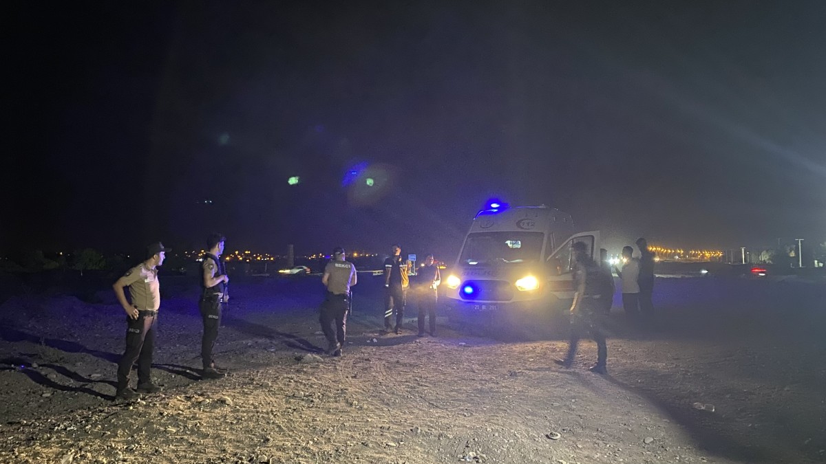 Otobüs kavşağa daldı: 20 yaralı