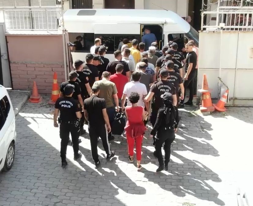 Aranan 92 şahıs polisten kaçamadı