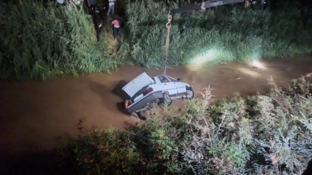 Şanlıurfa'da sulama kanalına devrilen otomobildeki 3 kişi öldü