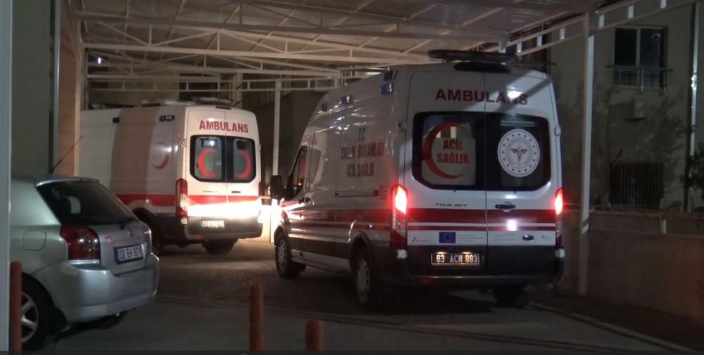 Şanlıurfa’da polisin dur uyarılarına uymayan araç kovalamaca sunucunda 2 polis yaralandı
