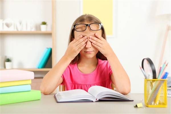 Fark edilmeyen görme sorunları çocuklarda akademik başarıyı etkileyebilir