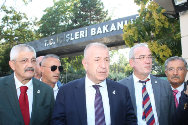 Özdağ: ''Türk gençliği Atatürk’ten vazgeçmeyecek''