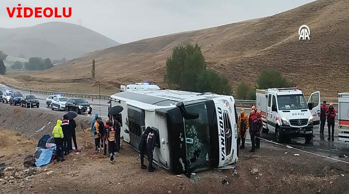 Yolcu otobüsü devrildi, 2 kişi öldü, 25 kişi yaralandı