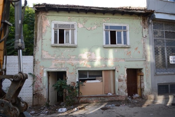 Osmangazi'de metruk binalar yıkılıyor