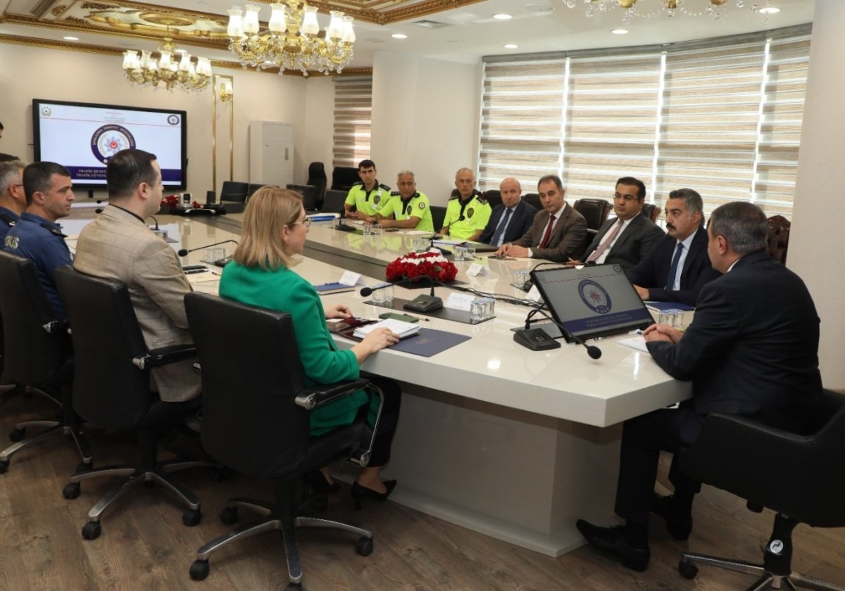 ŞANLIURFA’DA TRAFİK SORUNUNA ÇÖZÜM ÖNERİLERİ GÖRÜŞÜLDÜ