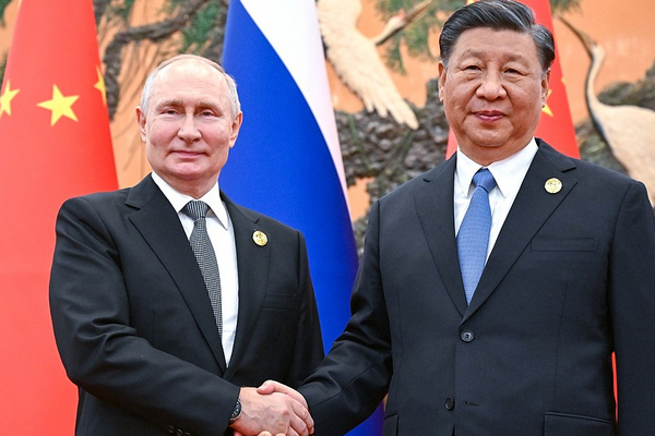 Putin,  Xi Jinping ile görüştü