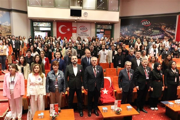 Yılmaz, 1’inci Uluslararası Fizyoterapi Öğrenci Kongresi'ne katıldı