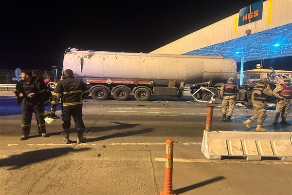 Şanlıurfa-Gaziantep otoyolunda trafik kazası 
