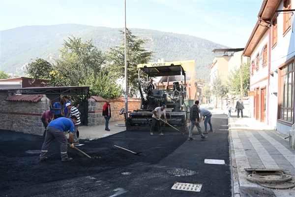 Başkan Altay: “Akşehir merkezdeki caddeleri sıcak asfaltla donatıyoruz″