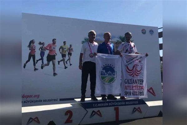 Sakarya Büyükşehir Belediyesi atletizm sporcusu şampiyonluğu kaptırmadı