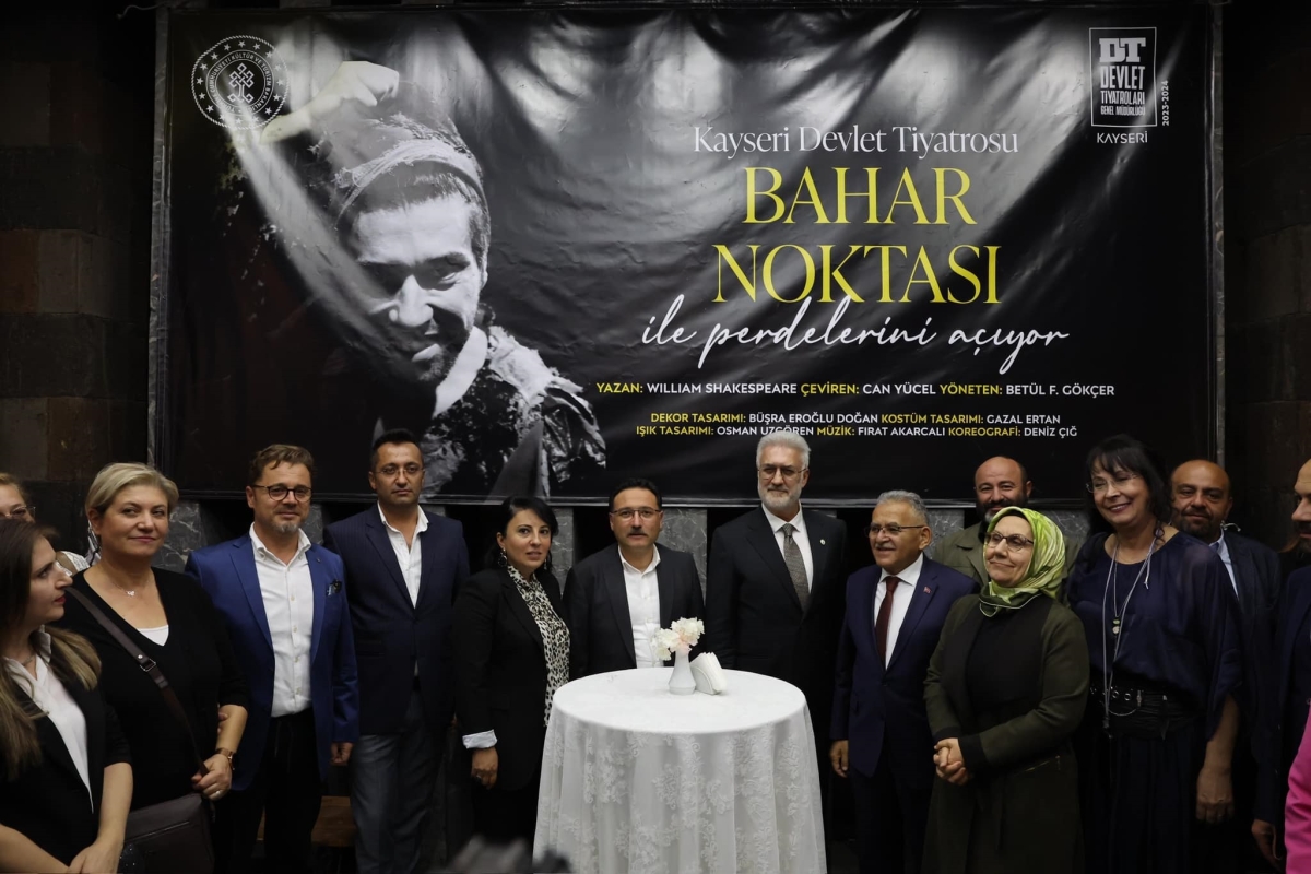 Kayseri Devlet Tiyatrosu, ″Bahar Noktası″ oyunuyla perdelerini açtı
