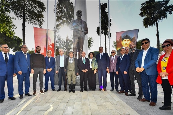 Tire Cumhuriyet Meydanı'nda Atatürk heykeli açıldı