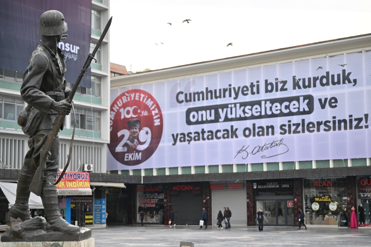 Ulus, Atatürk'ün sözleriyle donatıldı