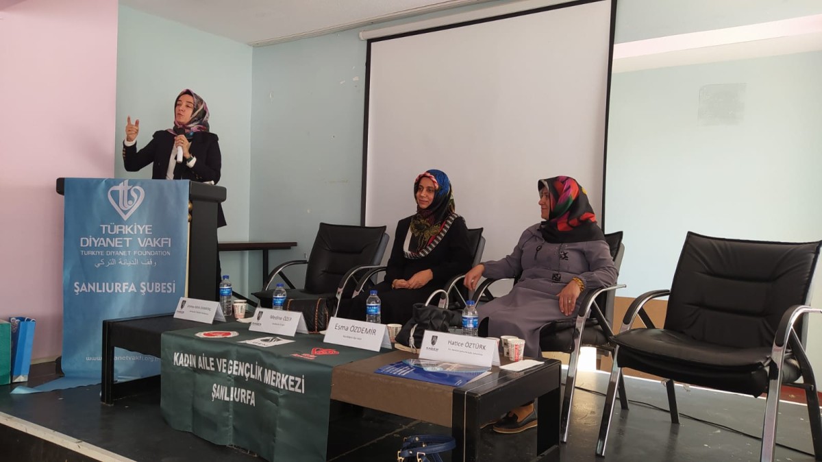 ''Peygamberin Hayatlarından Erdemler'' Konulu Seminer Düzenlendi