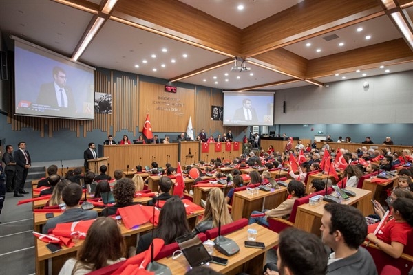 İzmir Büyükşehir Belediye Meclisi, 100’üncü yıl onuruna toplandı