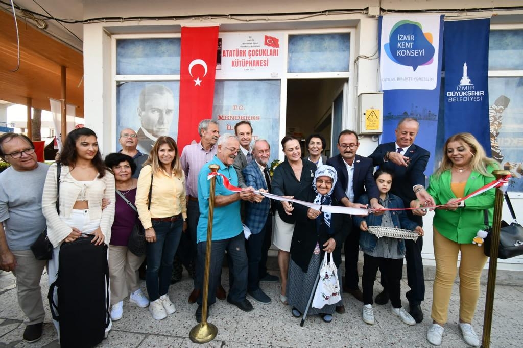 İzmir'de Atatürk Çocukları Kütüphanesi açıldı