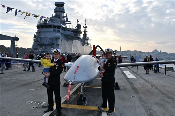 TCG Anadolu, İstanbul'da ziyarete açıldı