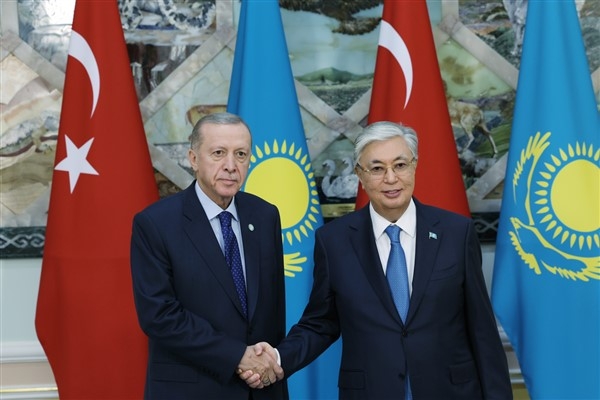 Cumhurbaşkanı Erdoğan, Kazakistan Cumhurbaşkanı Tokayev ile bir araya geldi