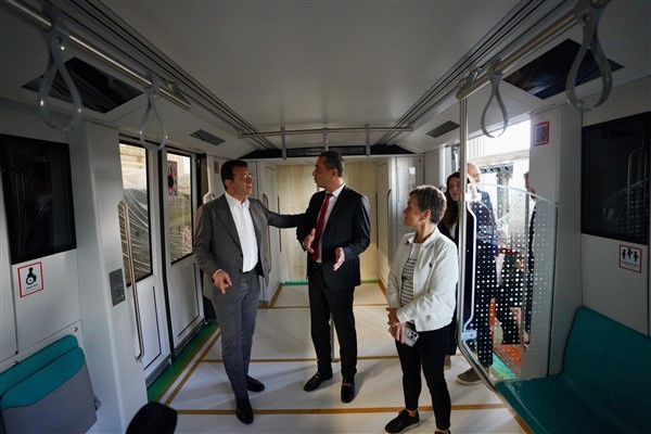 İmamoğlu, Ankara’da yerli imkanlarla imal edilen 120 metroyu yerinde inceledi