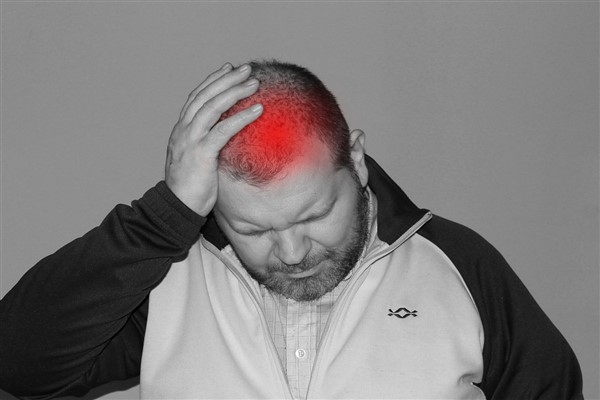 Küme tipi baş ağrısının başlıca belirtileri