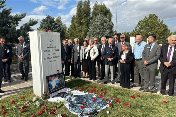 Başkan Büyükerşen, Ecevit'i anma törenine katıldı