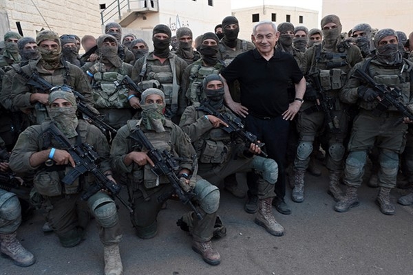 İsrail Başbakanı Netanyahu, askerler ile buluştu