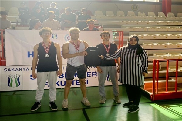 Sakarya'da 100. yıla özel bilek güreşi turnuvası düzenlendi