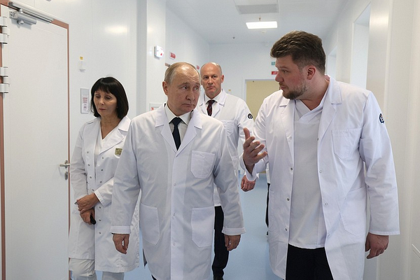 Rusya Devlet Başkanı Putin, Dima Rogachev Çocuk Tıp Merkezi'ni ziyaret etti